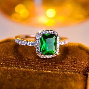 NEW 18k White Gold Emerald Diamond Ring Cushion Cut Ring